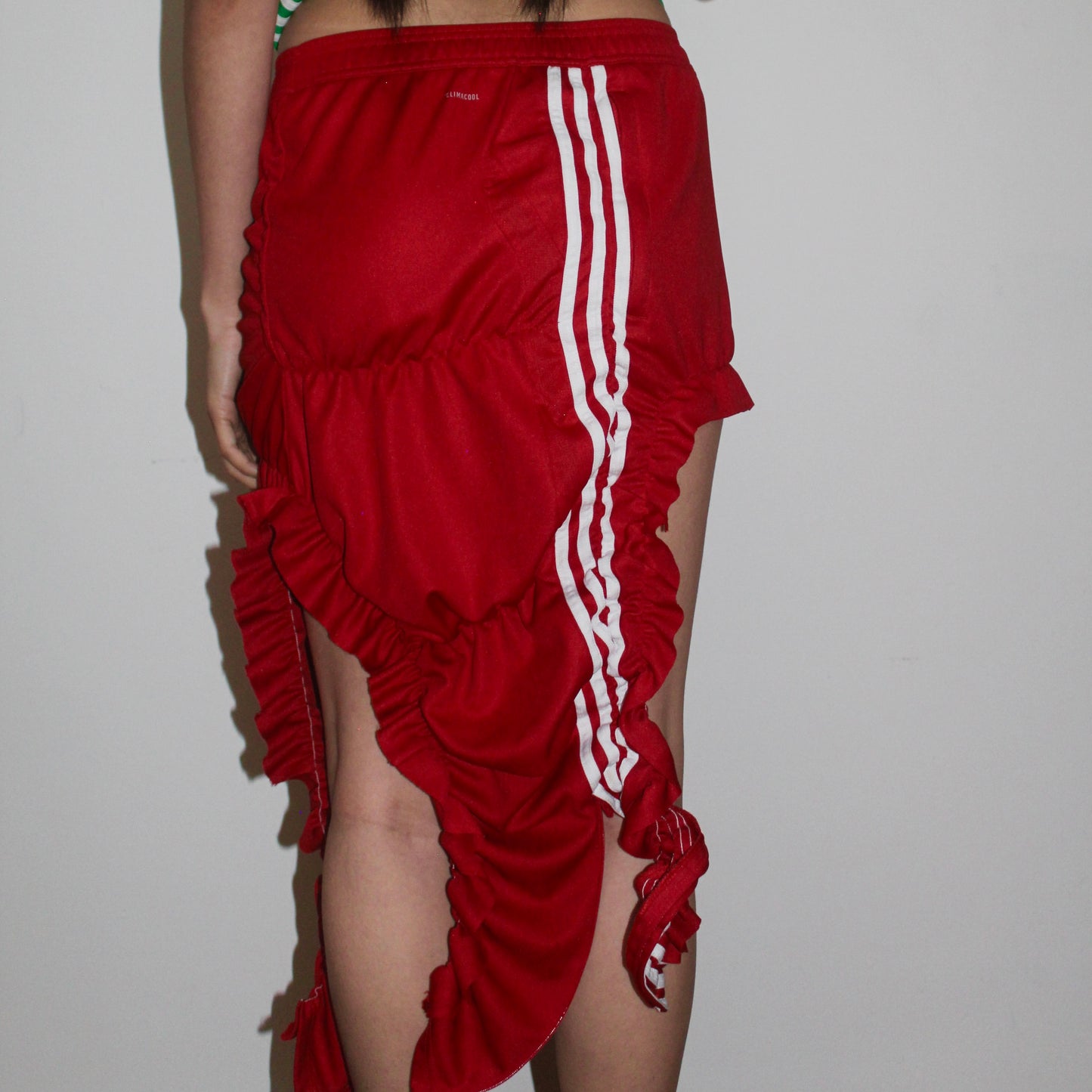 SCRUNCH SKIRT IN RED (S)
