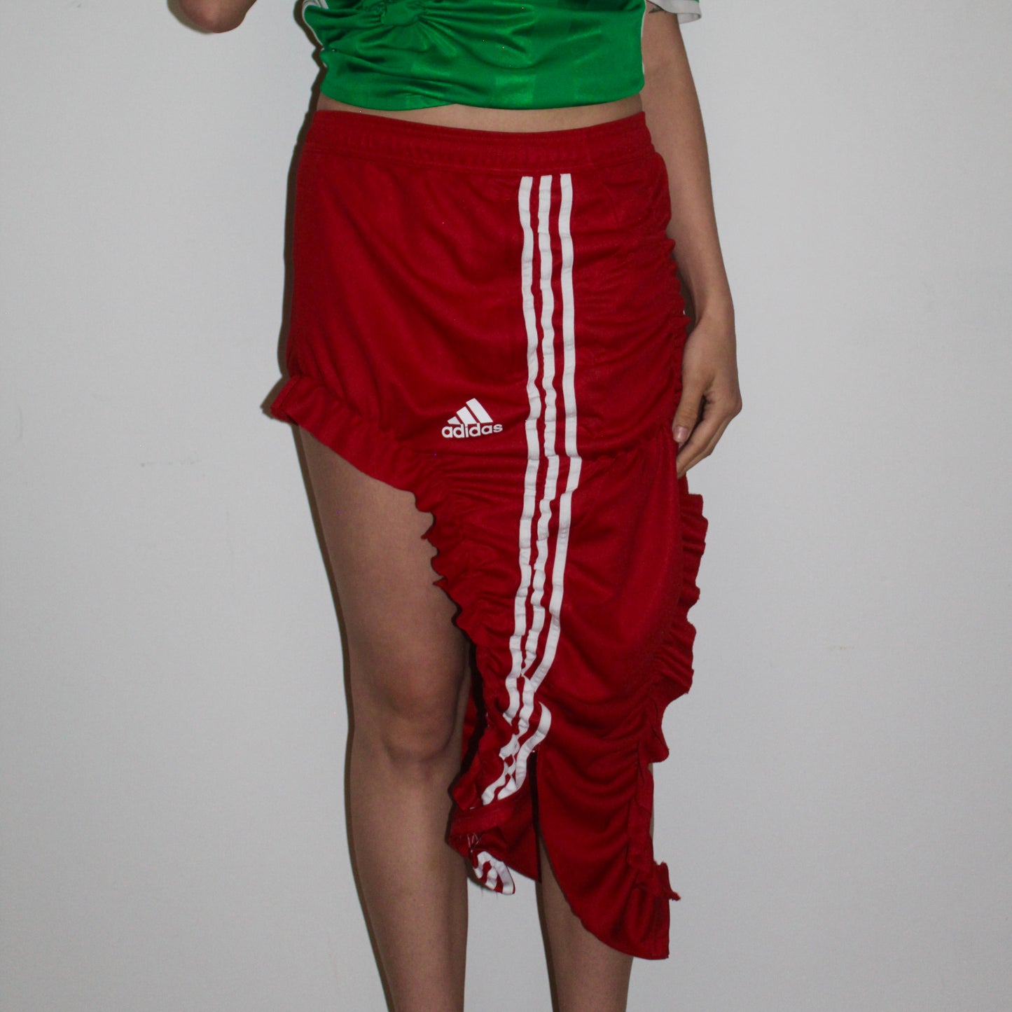 SCRUNCH SKIRT IN RED (S)